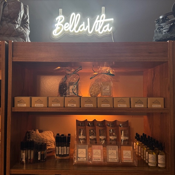 ✨BELLAVITA IS LIVE✨ COME JOIN US! ✨LIVE SHOW FLYER ✨ - Picture 6 of 7